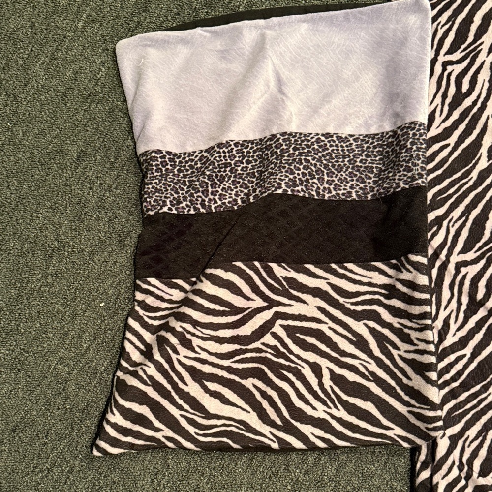 Zebra Stripe Bedding Set - Black and White - Picture 2 of 3